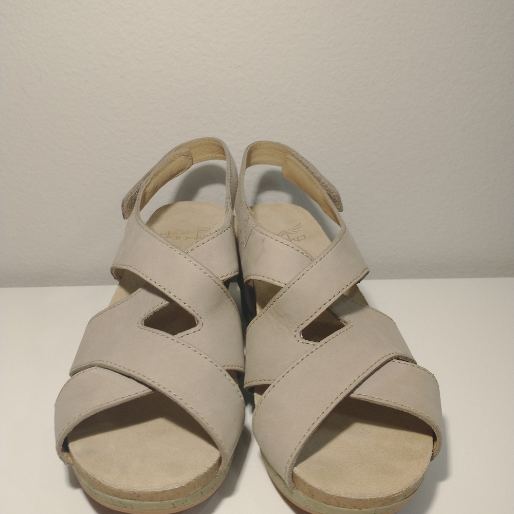 Dansko Shyla Women's Casual Sandals, Sand Milled Nubuck Siz EUR 36, US 5.5